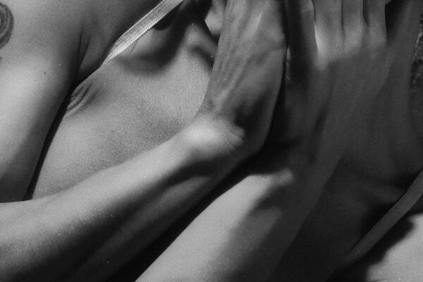 "חיי הזוהר של החשפניות: יותר מסתם עבודה ממוצעת" "חיי הזוהר של החשפניות: יותר מסתם עבודה ממוצעת"